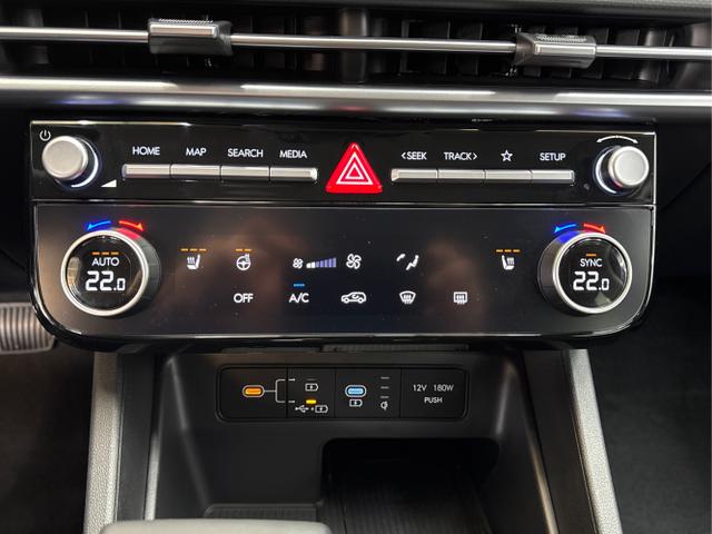 Hyundai / TUCSON FACELIFT / Silber / / / DCT SHZ NAVI 18 RFK PDC