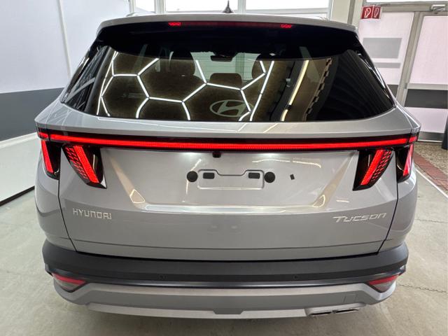 Hyundai / TUCSON FACELIFT / Silber / / / DCT SHZ NAVI 18 RFK PDC