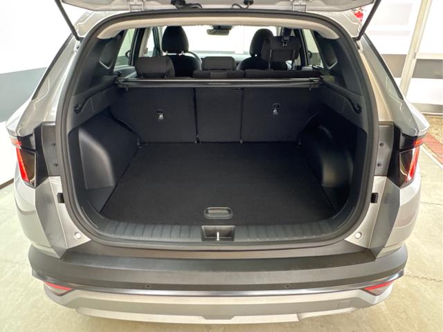 Hyundai / TUCSON FACELIFT / Silber / / / DCT SHZ NAVI 18 RFK PDC