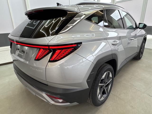Hyundai / TUCSON FACELIFT / Silber / / / DCT SHZ NAVI 18 RFK PDC