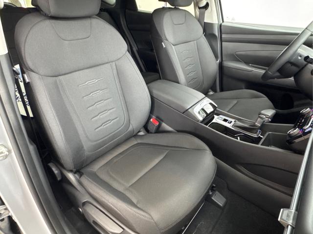 Hyundai / TUCSON FACELIFT / Silber / / / DCT SHZ NAVI 18 RFK PDC