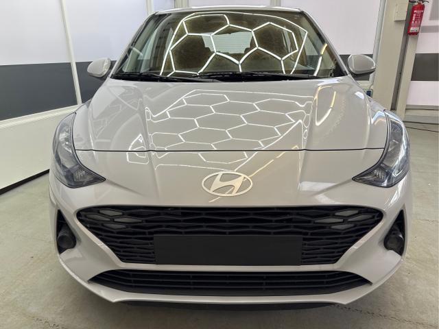 Hyundai / i10 / Grau / / / NAVI RFK PDC TEMPOMAT 