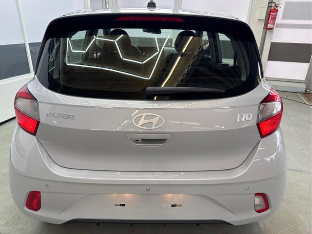 Hyundai / i10 / Grau / / / NAVI RFK PDC TEMPOMAT 