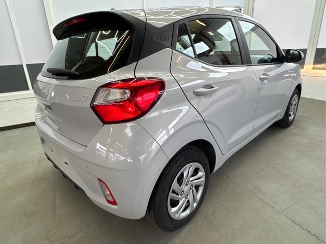 Hyundai / i10 / Grau / / / NAVI RFK PDC TEMPOMAT 
