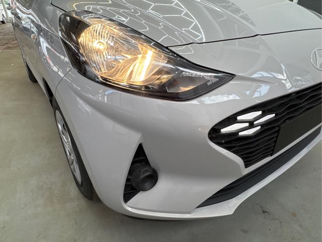 Hyundai / i10 / Grau / / / NAVI RFK PDC TEMPOMAT 