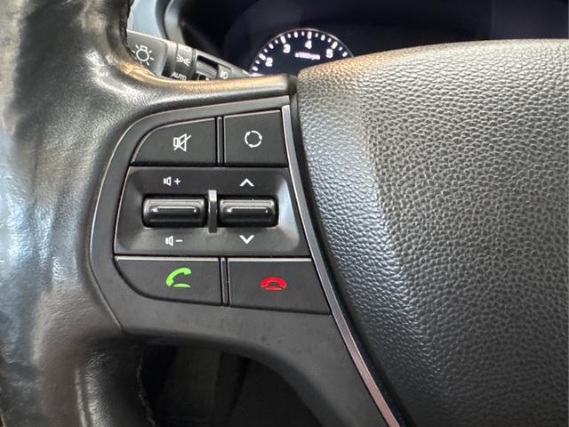 Hyundai / i20 / Weiß / / / Einer von 700 NAVI SHZ PDC v+h 18ALU