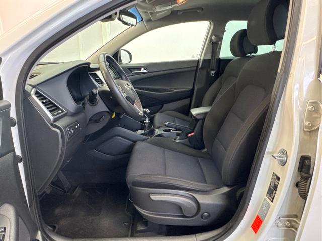 Hyundai / TUCSON / Weiß / / / Navi Tempomat SHZ v+h PDC