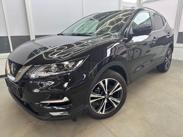 Nissan / Qashqai / Schwarz / / / 