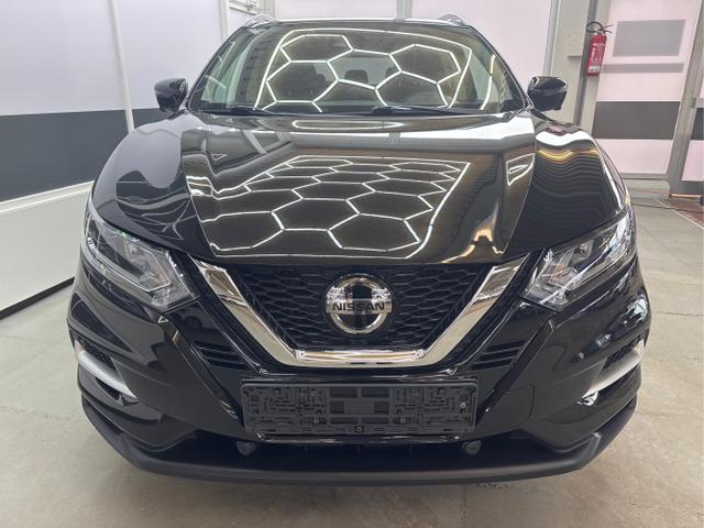 Nissan / Qashqai / Schwarz / / / 