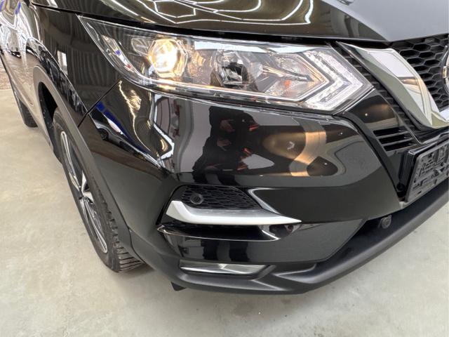 Nissan / Qashqai / Schwarz / / / 