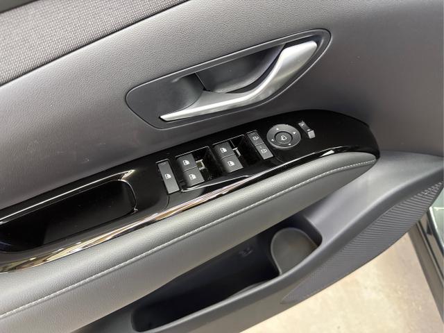 Hyundai / TUCSON FACELIFT / Grün / / / 20th Anniversary DCT 360 SHZ KRELL HUD 19ALU