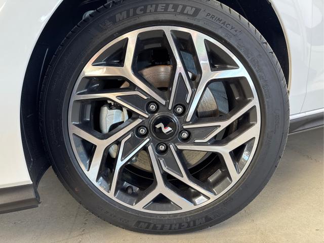 Hyundai / i30 / Weiß / / / N-LINE SHZ NAVI PDC RFK