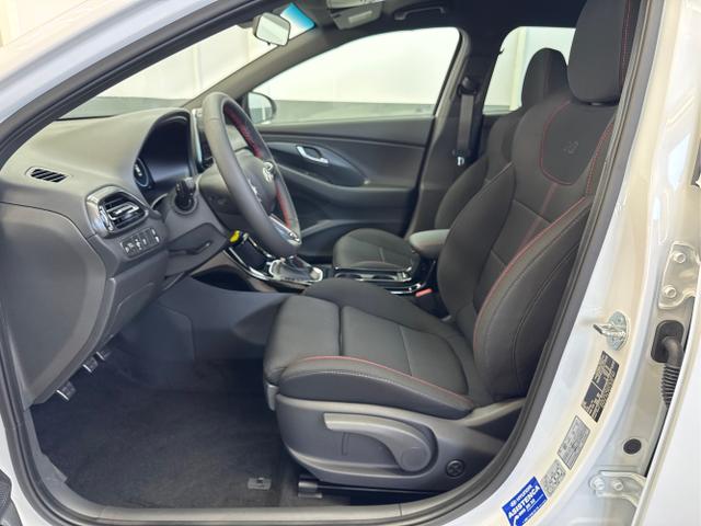 Hyundai / i30 / Weiß / / / N-LINE SHZ NAVI PDC RFK
