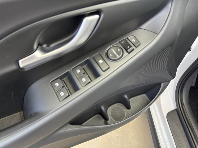 Hyundai / i30 / Weiß / / / N-LINE SHZ NAVI PDC RFK