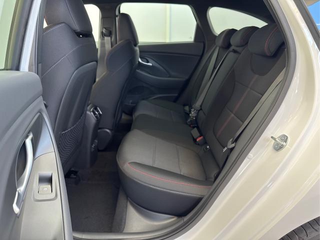 Hyundai / i30 / Weiß / / / N-LINE SHZ NAVI PDC RFK