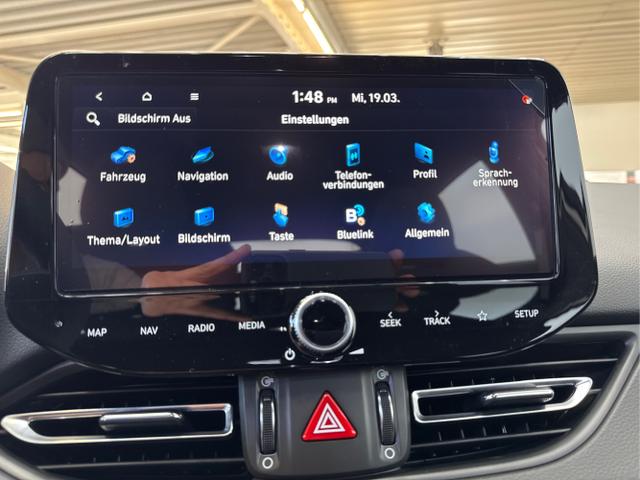 Hyundai / i30 / Weiß / / / N-LINE SHZ NAVI PDC RFK