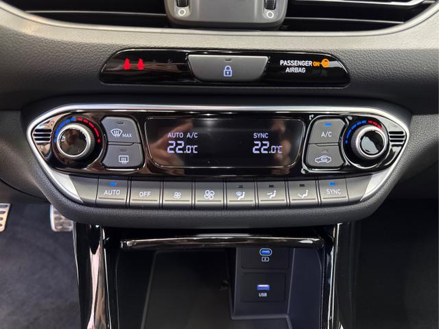 Hyundai / i30 / Weiß / / / N-LINE SHZ NAVI PDC RFK