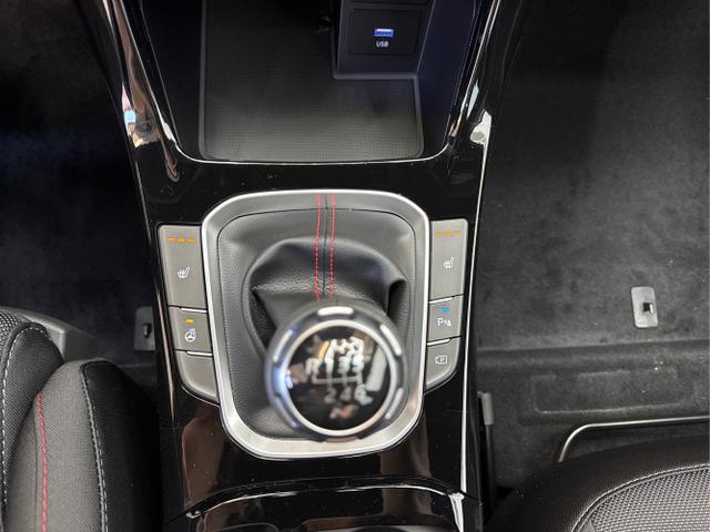 Hyundai / i30 / Weiß / / / N-LINE SHZ NAVI PDC RFK