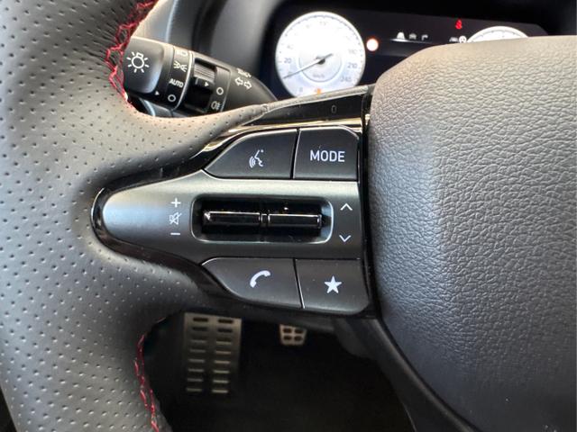 Hyundai / i30 / Weiß / / / N-LINE SHZ NAVI PDC RFK
