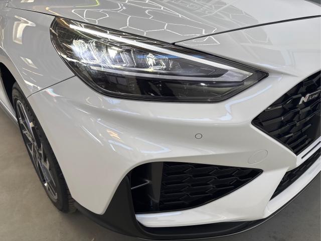 Hyundai / i30 / Weiß / / / N-LINE SHZ NAVI PDC RFK