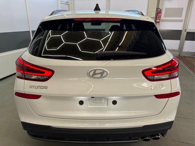 Hyundai / i30 / Weiß / / / N-LINE SHZ NAVI PDC RFK
