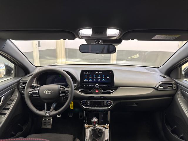 Hyundai / i30 / Weiß / / / N-LINE SHZ NAVI PDC RFK