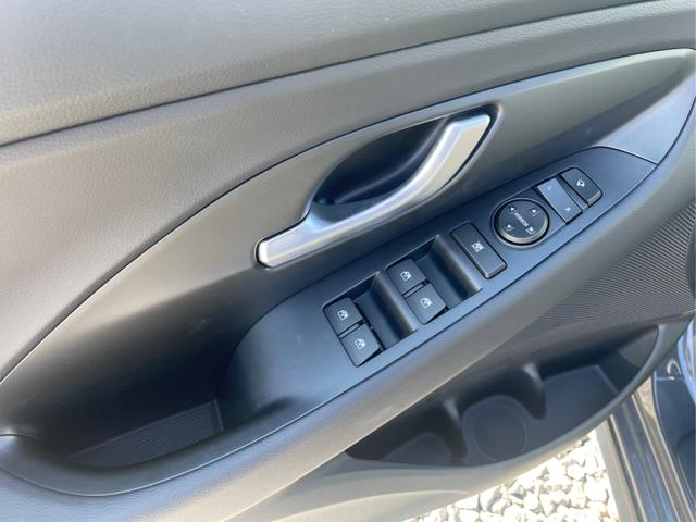 Hyundai / i30 / Weiß / / / 