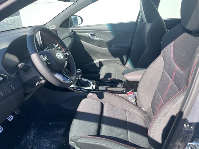 Hyundai / i30 / Weiß / / / 