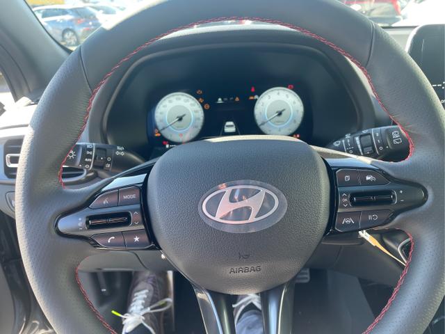 Hyundai / i30 / Weiß / / / 