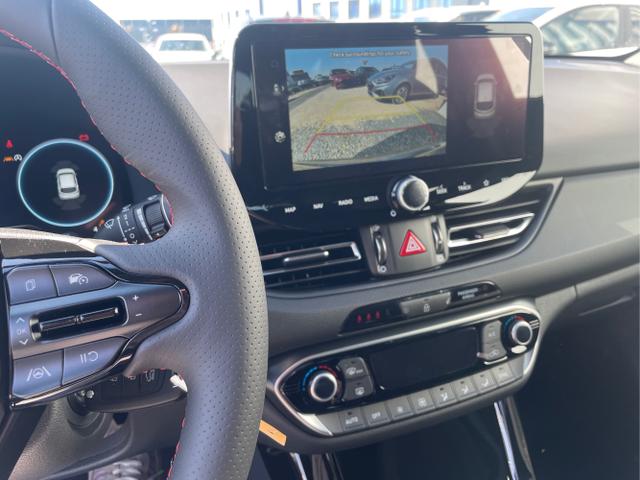 Hyundai / i30 / Weiß / / / 