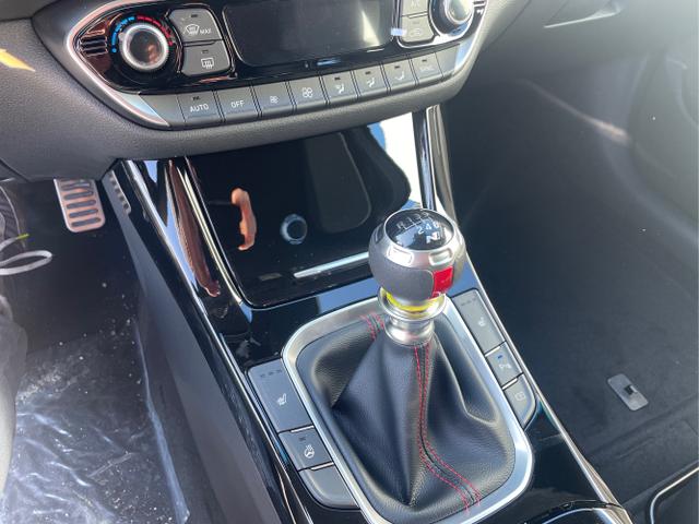 Hyundai / i30 / Weiß / / / 