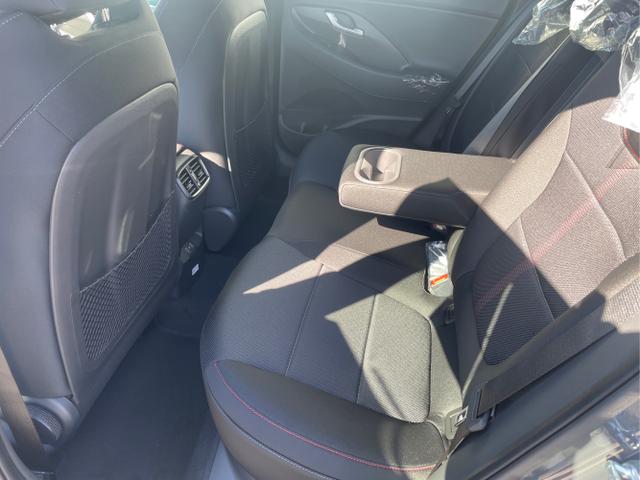 Hyundai / i30 / Weiß / / / 