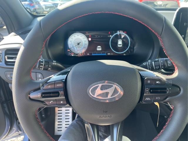 Hyundai / i30 / Weiß / / / 