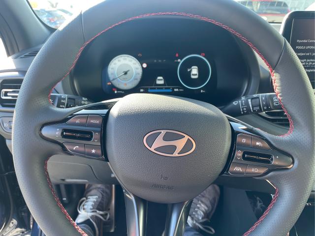 Hyundai / i30 / Weiß / / / 