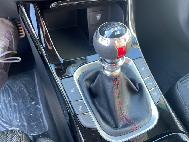 Hyundai / i30 / Weiß / / / 