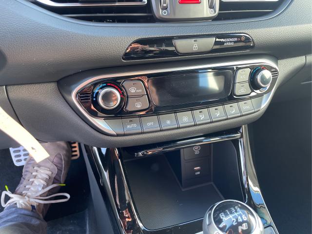 Hyundai / i30 / Weiß / / / 