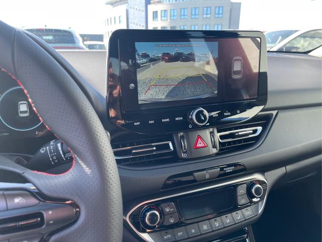 Hyundai / i30 / Weiß / / / 