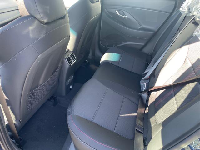 Hyundai / i30 / Weiß / / / 