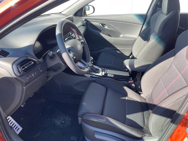 Hyundai / i30 / Weiß / / / 