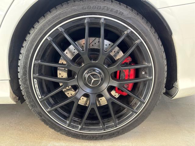 Mercedes-Benz / C 63 AMG / Weiß / / / NAVI PANO BURMESTER HeadUpDisplay