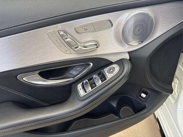 Mercedes-Benz / C 63 AMG / Weiß / / / NAVI PANO BURMESTER HeadUpDisplay