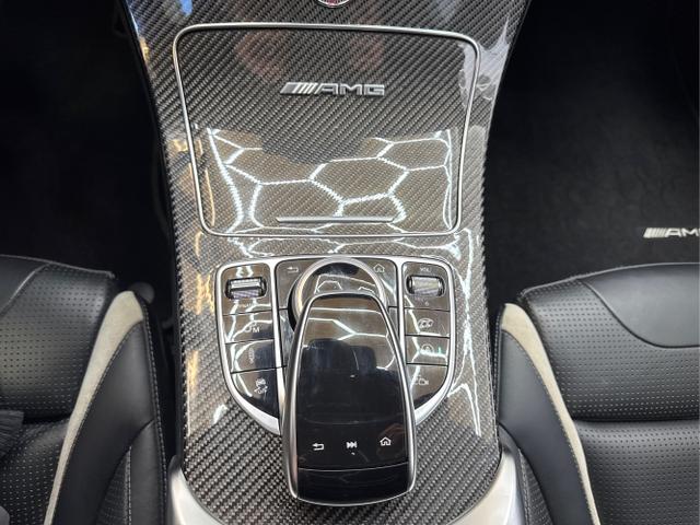Mercedes-Benz / C 63 AMG / Weiß / / / NAVI PANO BURMESTER HeadUpDisplay