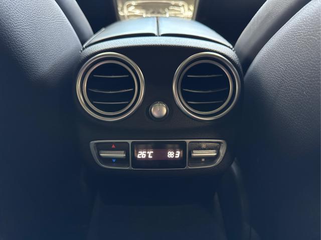 Mercedes-Benz / C 63 AMG / Weiß / / / NAVI PANO BURMESTER HeadUpDisplay