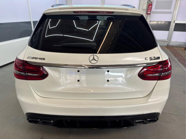 Mercedes-Benz / C 63 AMG / Weiß / / / NAVI PANO BURMESTER HeadUpDisplay