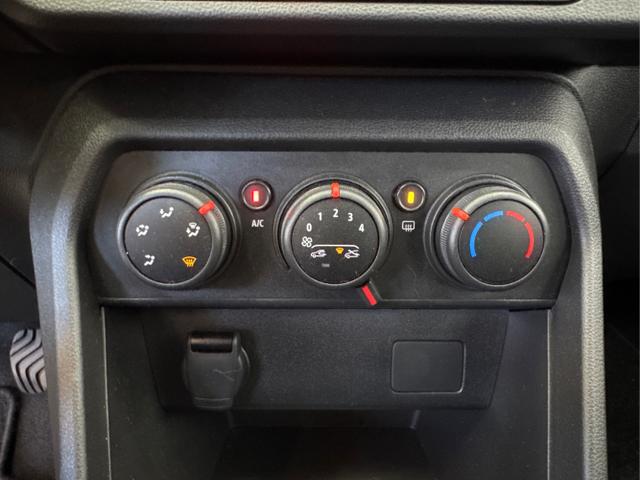 Dacia / Sandero / Schwarz / / / LED RADIO KLIMA EL. PAKET