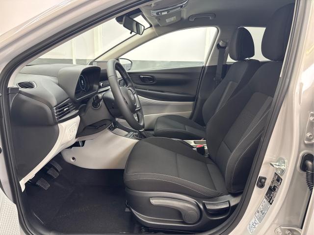 Hyundai / i20 / Grau / / / NAVI Klimaautomatik SHZ 