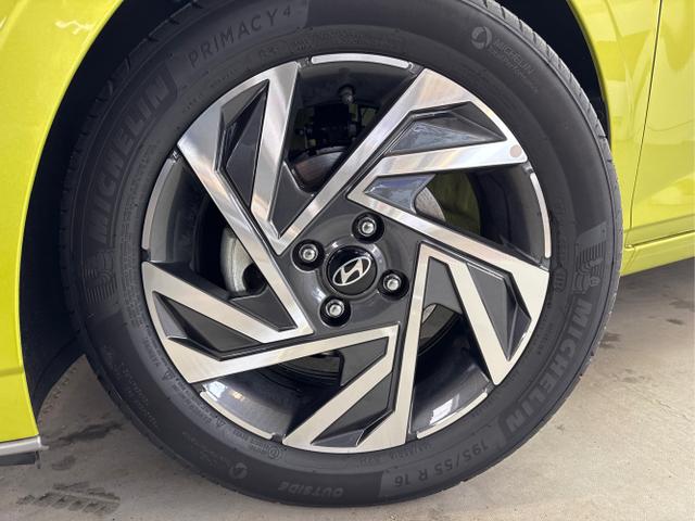 Hyundai / i20 / Grün / / / LED ALU SHZ KLIMAAUTOMATIK