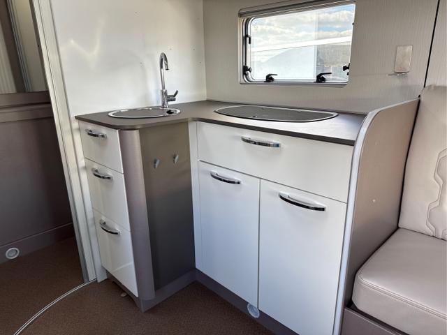 Bürstner / TD 680 G / Grau Weiss / / / Hubbett/Kamera/Markise/
