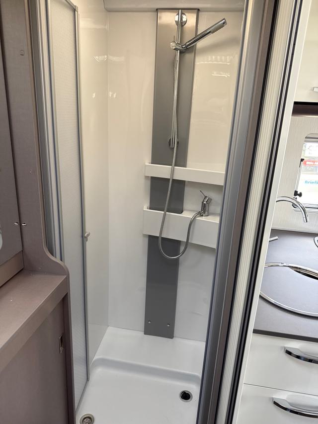 Bürstner / TD 680 G / Grau Weiss / / / Hubbett/Kamera/Markise/