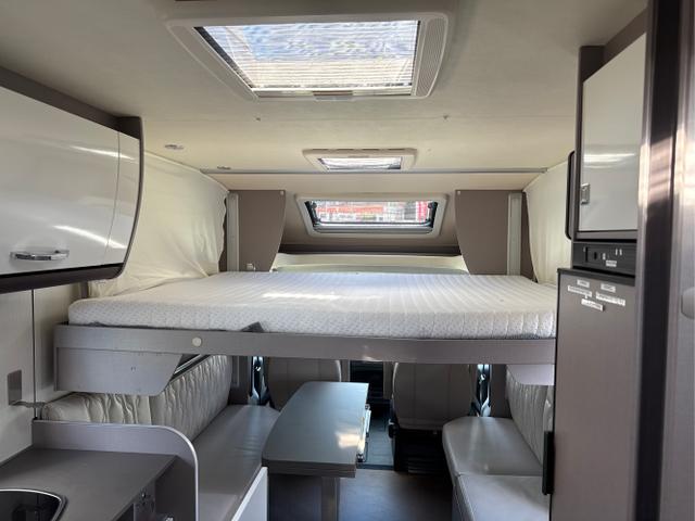Bürstner / TD 680 G / Grau Weiss / / / Hubbett/Kamera/Markise/